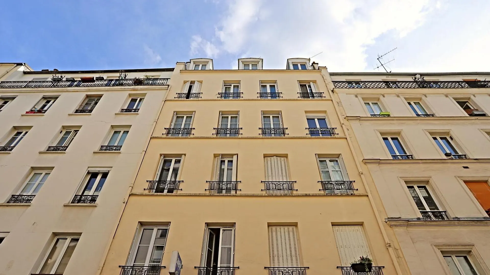 Beautiful Apartment 11St District Paris 0*,  France